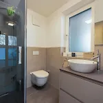 아파트 Magnificent Rooftop Jacuzzi & Terrace Olia