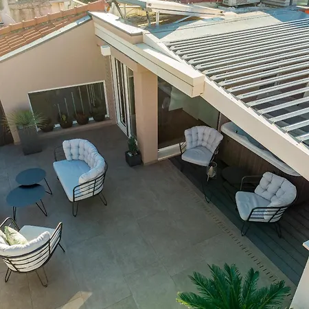 Magnificent Rooftop Jacuzzi & Terrace Olia 아파트 *