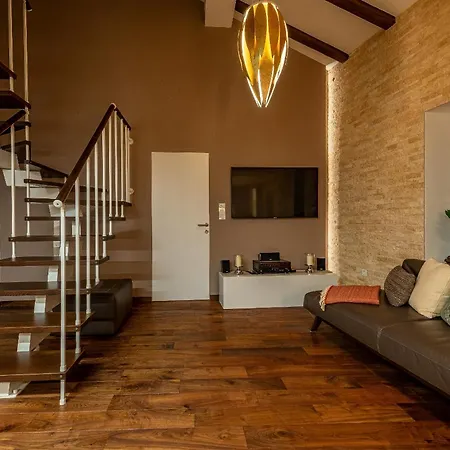 Magnificent Rooftop Jacuzzi & Terrace Olia Apartman *