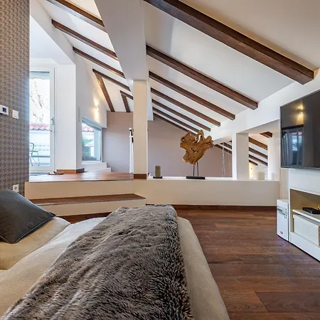 Magnificent Rooftop Jacuzzi & Terrace Olia *