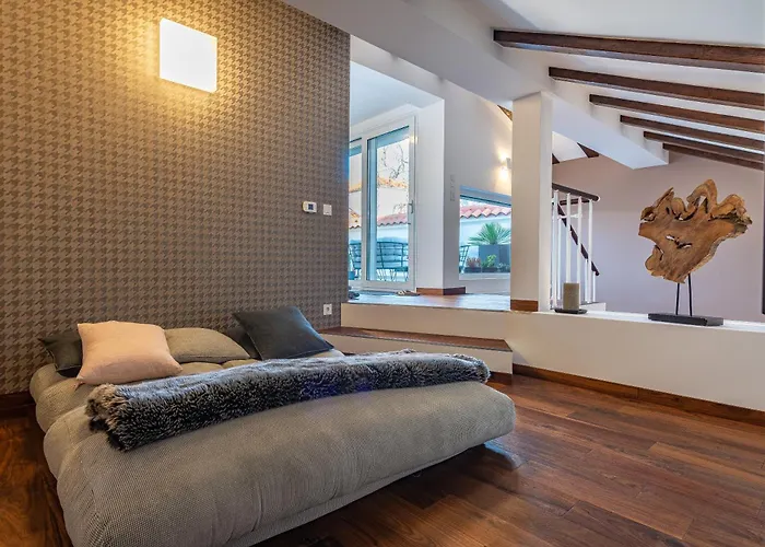 Apartment Magnificent Rooftop Jacuzzi & Terrace Olia